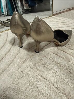 Manolo Blahnik Gold Metallic Pointed-Toe Mid Heels